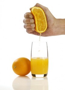 Zitruspresse für Bosch Küchenmaschine Zubehör, © File: #25985854 | Author: akf – Fotolia.com Bosch Zubehör - Orange mit Hand auspressen